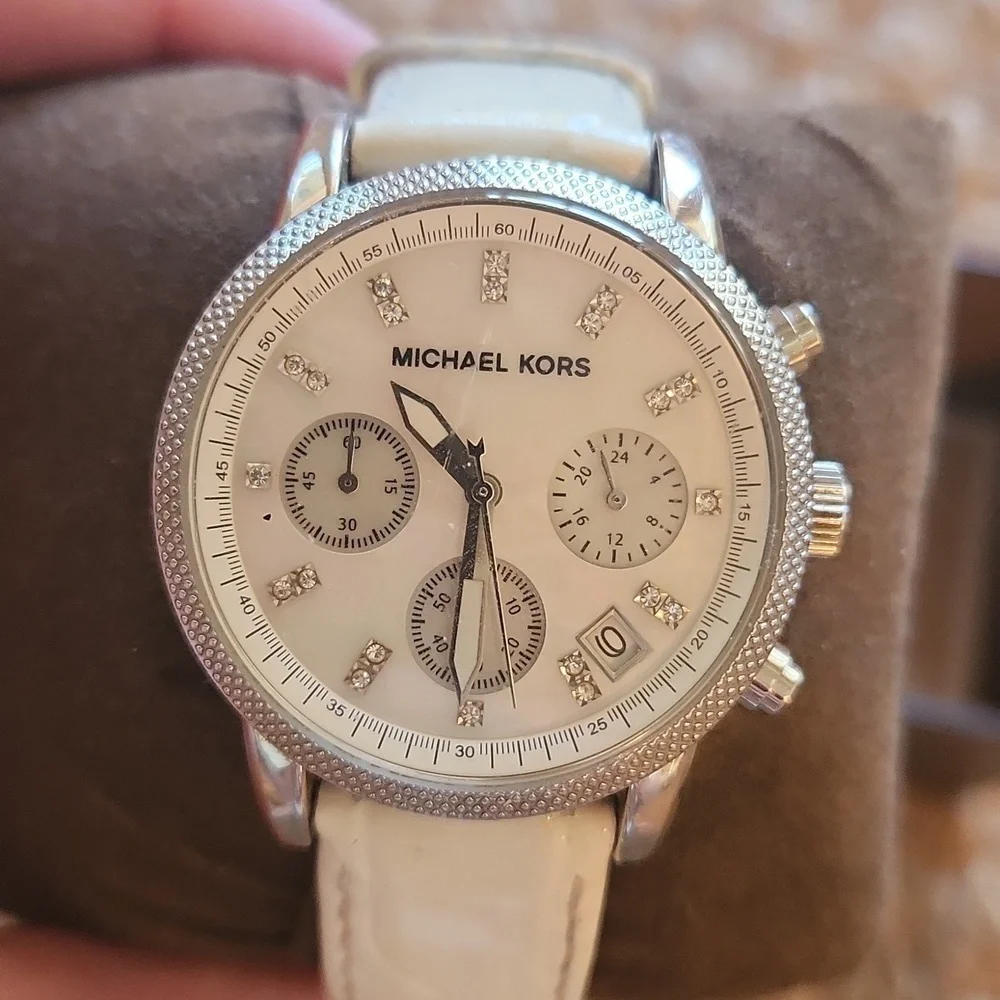 Michael Kors White Diamond Watch with Box - Picture 5 of 13